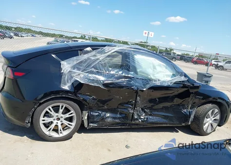 2023 Tesla Model Y Awd/Long Range Dual Motor All-Wheel Drive z USA, uszkodzony, nr VIN 7SAYGAEE9PF899481